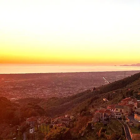 Gorgeous In Capezzano Monte Lejlighed